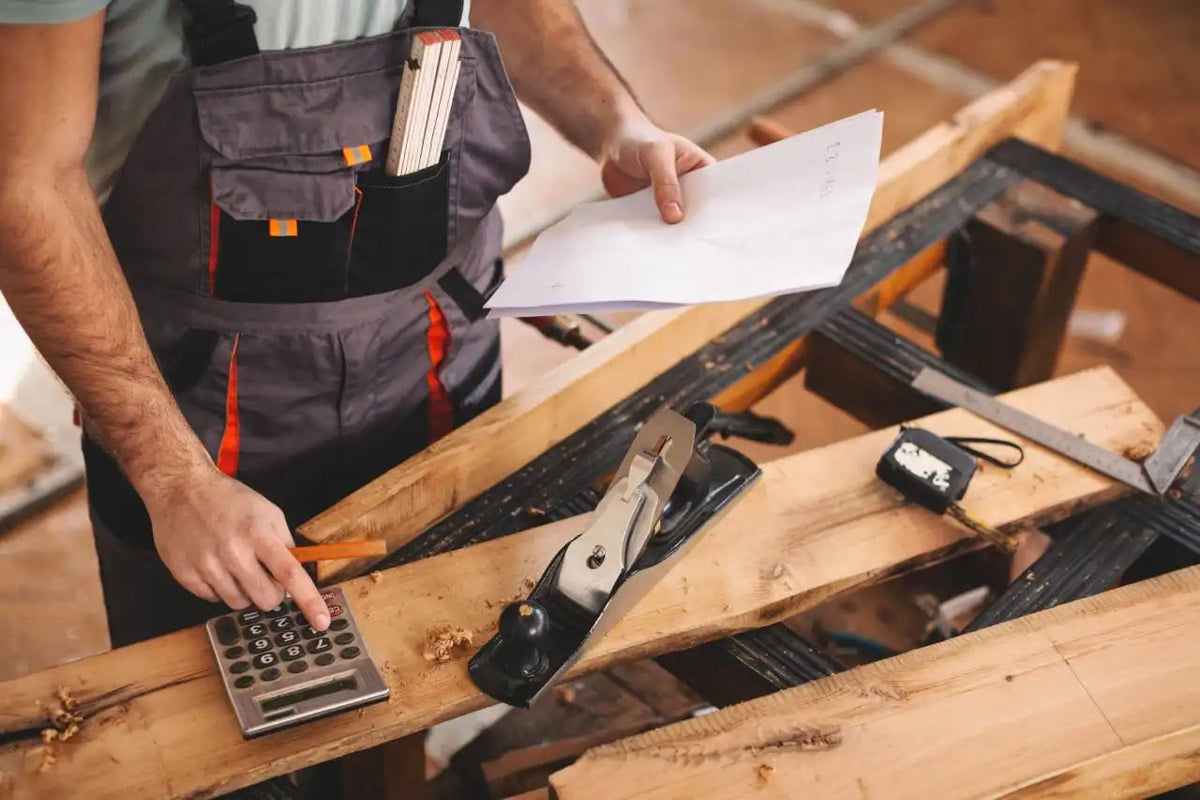 Temporary reference: cost planning on a desk